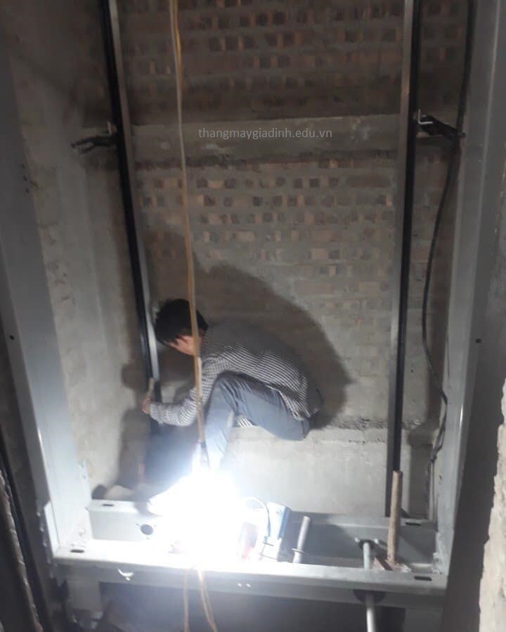 Dịch vụ sửa chữa tường hố thang máy gia đình