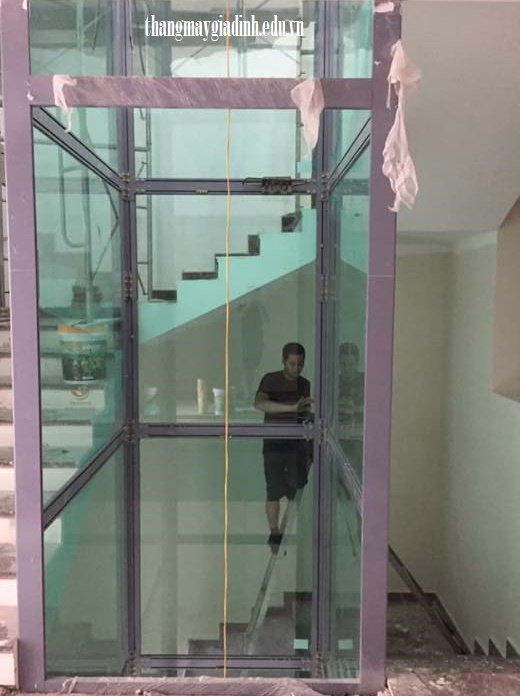 Sử dụng vách kính cho thang máy gia đình khi nào thích hợp?