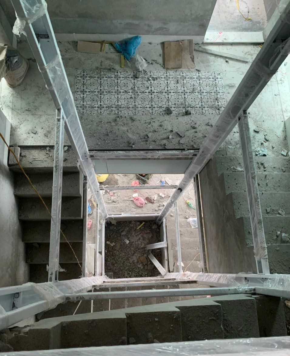 Kiểm tra hố thang máy sau khi xây dựng xong