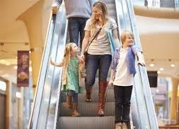 Ba việc cẩn dạy trẻ khi sử dụng thang máy