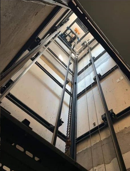 Một số điểm khác biệt của thang máy không và có phòng máy