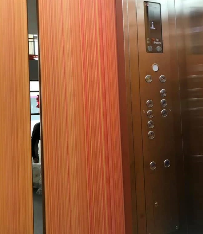 Trang trí nội thất thang máy