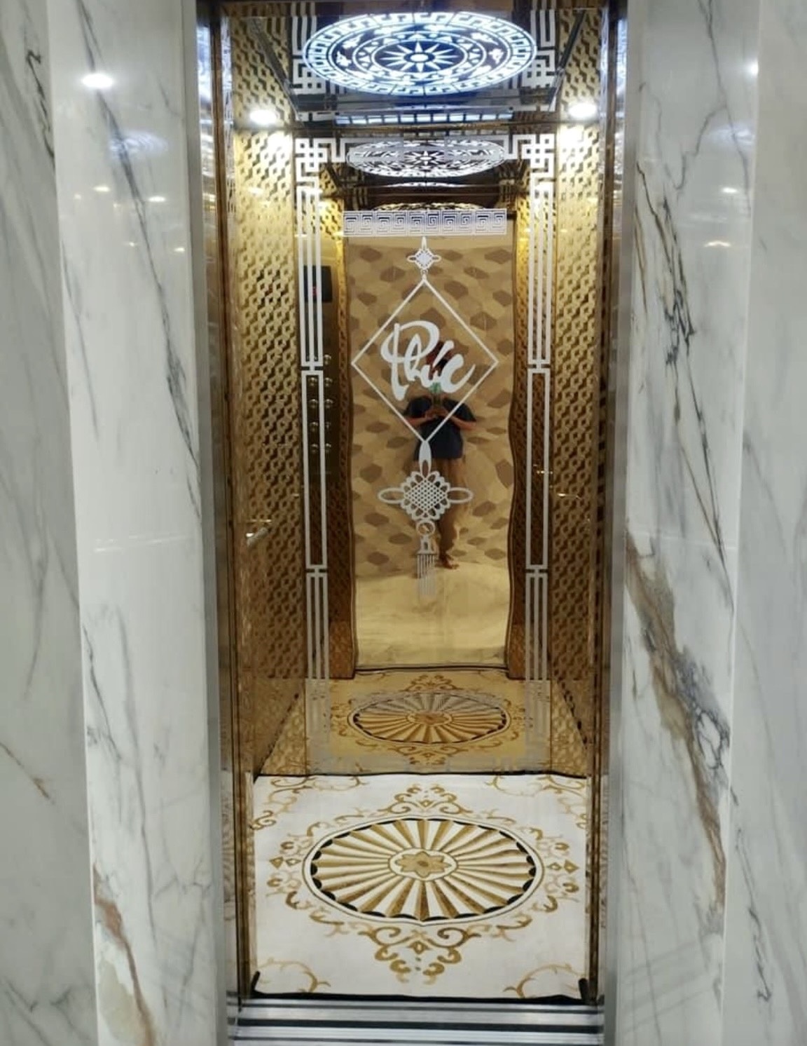 Những lưu ý khi thiết kế nhà có thang máy