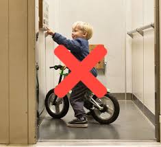 Tính năng khóa trẻ em của thang máy là gì