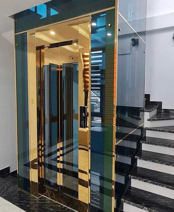 Đặc điểm nổi bật nhất của thang máy vách kính.