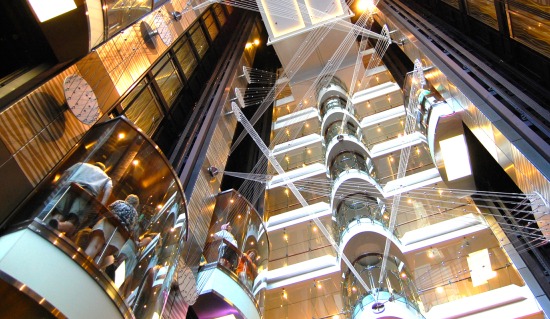 Chiếc du thuyền nhiều thang máy nhất thế giới