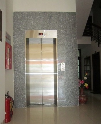 Hiểu thế nào về cửa tầng của thang máy?