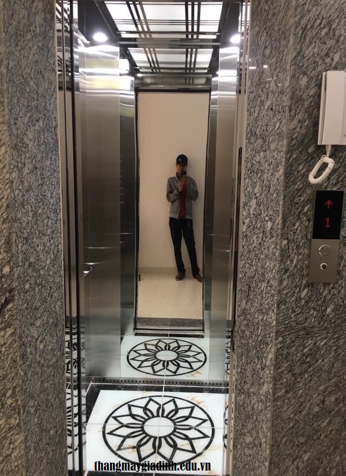 Tác dụng của vách Inox gương trong thang máy