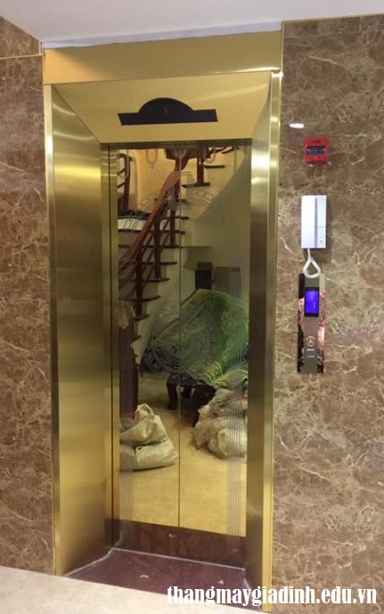 Các loại cửa thang máy thông dụng