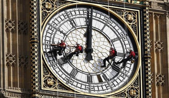 Tu sửa đồng hồ cổ nhất nước Anh