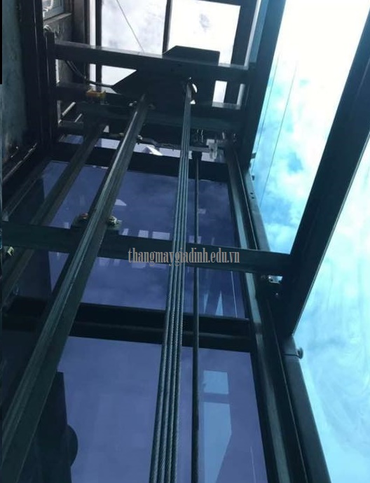 Có nên sử dụng máy kéo không hộp số cho thang máy gia đình?