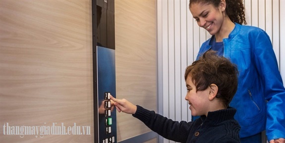 Những kỹ năng cần trang bị cho trẻ để xử lý tốt khi kẹt trong thang máy