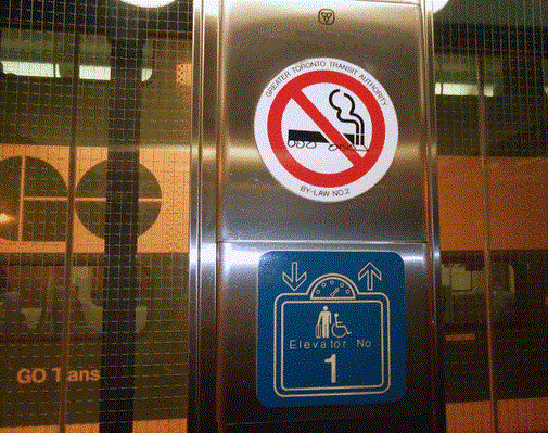 Cấm dùng thang máy sau khi hút thuốc
