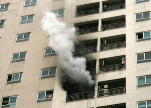 Cháy chung cư tại Trung Hòa