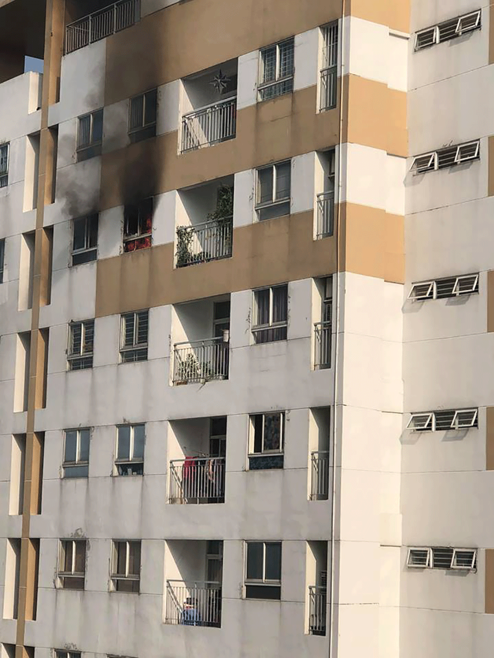 Cháy lớn tại chung cư Hưng Ngân