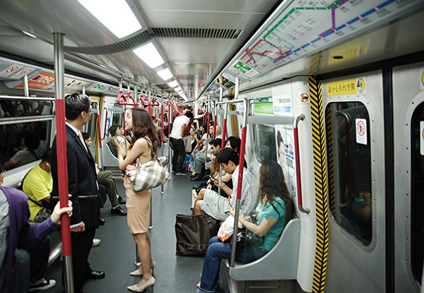 Vẻ hiện đại của tàu điện ngầm Hồng Kông