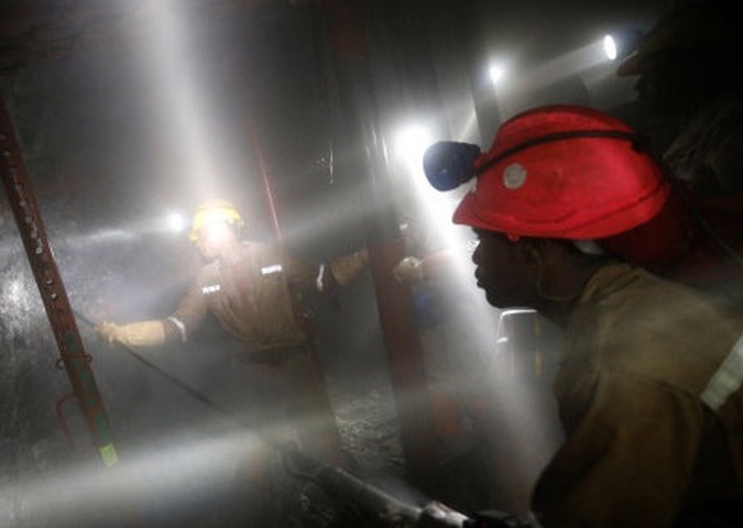 Giải thoát cho 1800 công nhân dưới hầm mỏ