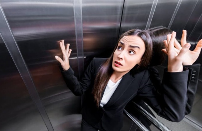 Khắc phục việc bị chóng mặt khi sử dụng thang máy