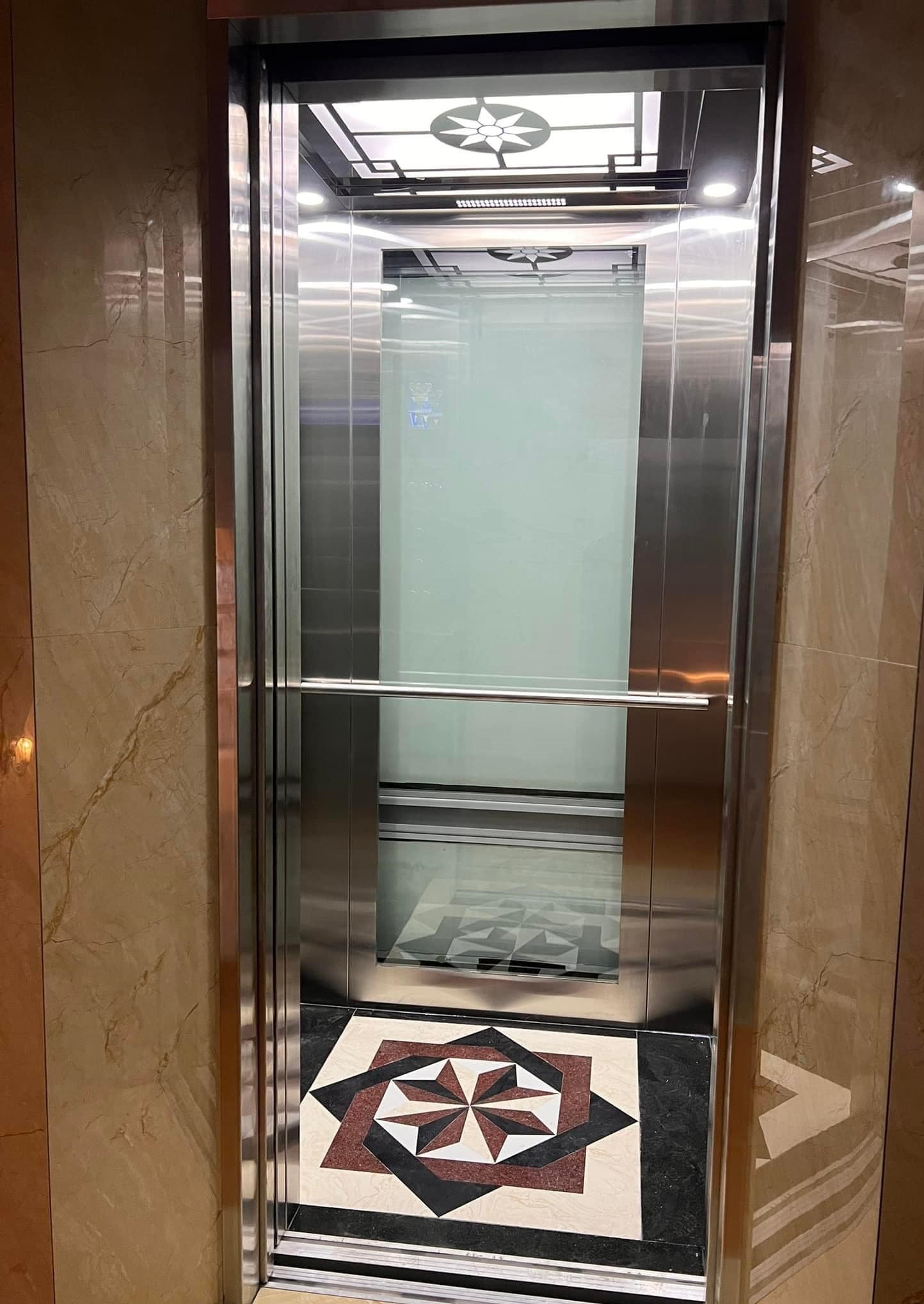 Làm gì với thang máy đã hết hạn bảo hành