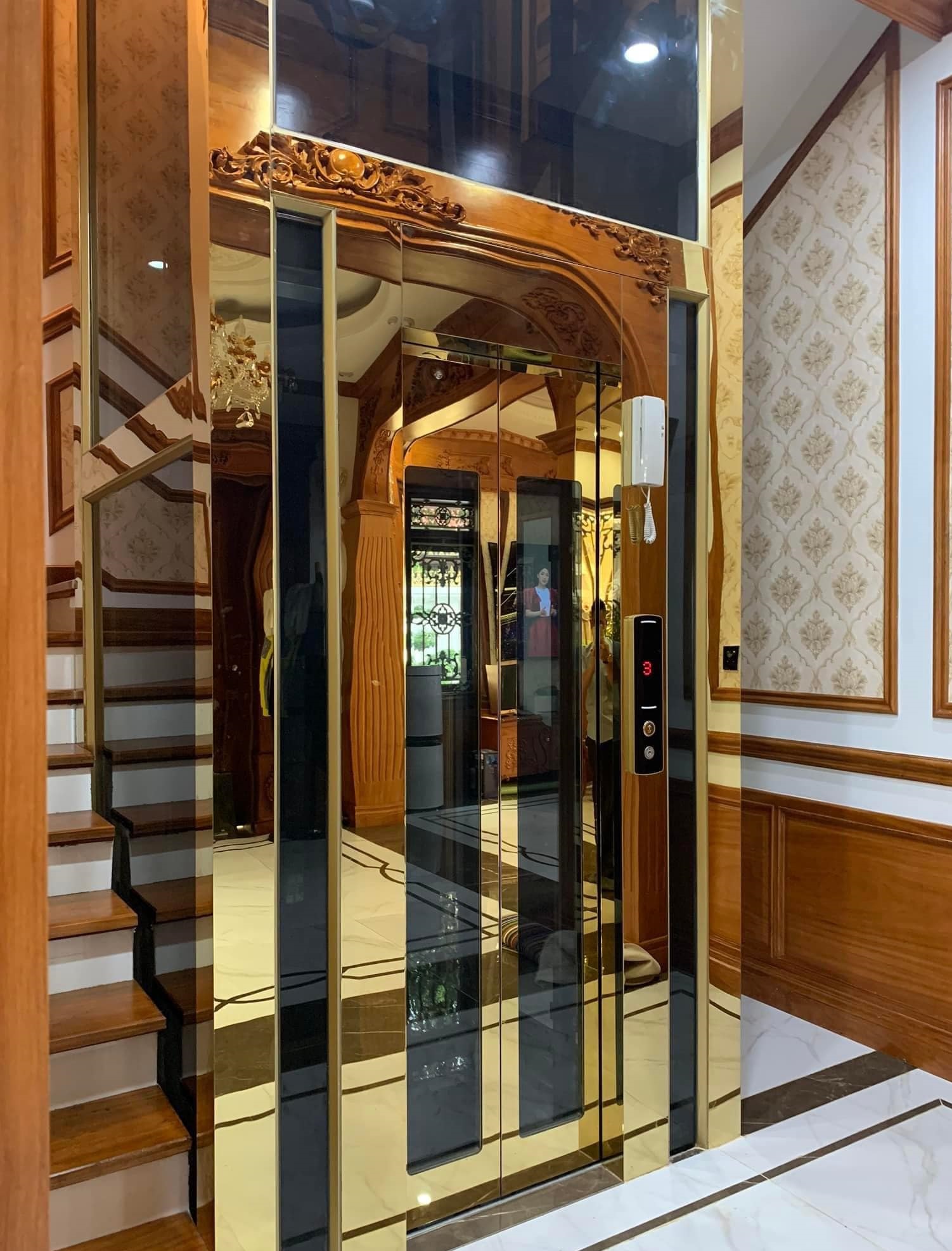 Các loại cửa mở dùng cho thang máy gia đình