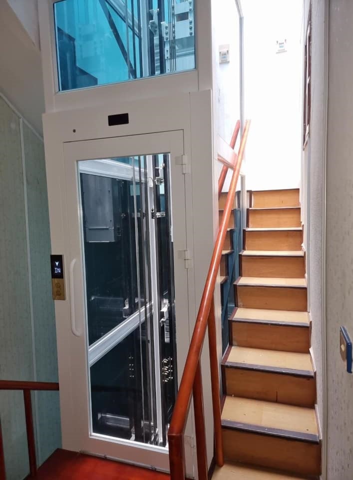 các ưu điểm của thang máy cửa mở tay