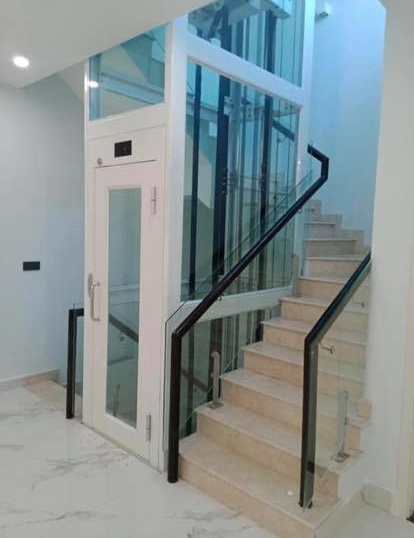 các ưu điểm của thang máy cửa mở tay
