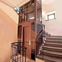Thang máy tiết kiệm diện tích ( giá 280.000.000 VNĐ)