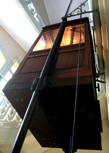 Tìm hiểu về thang máy gỗ gần 90 năm